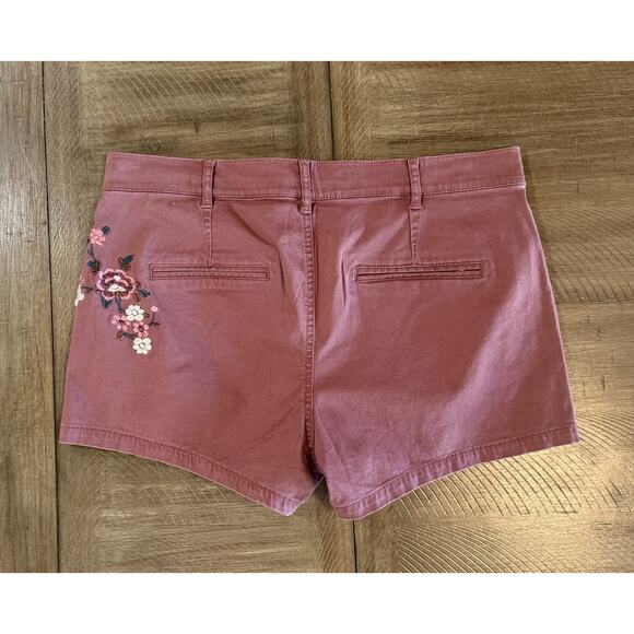 NWT Express Mid Rise Shortie Dusty Rose Embroidered Floral Shorts Women’s Size 8 - Picture 16 of 16